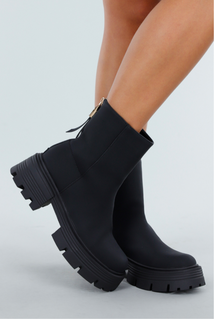 UrbanEdge Ankle Boots